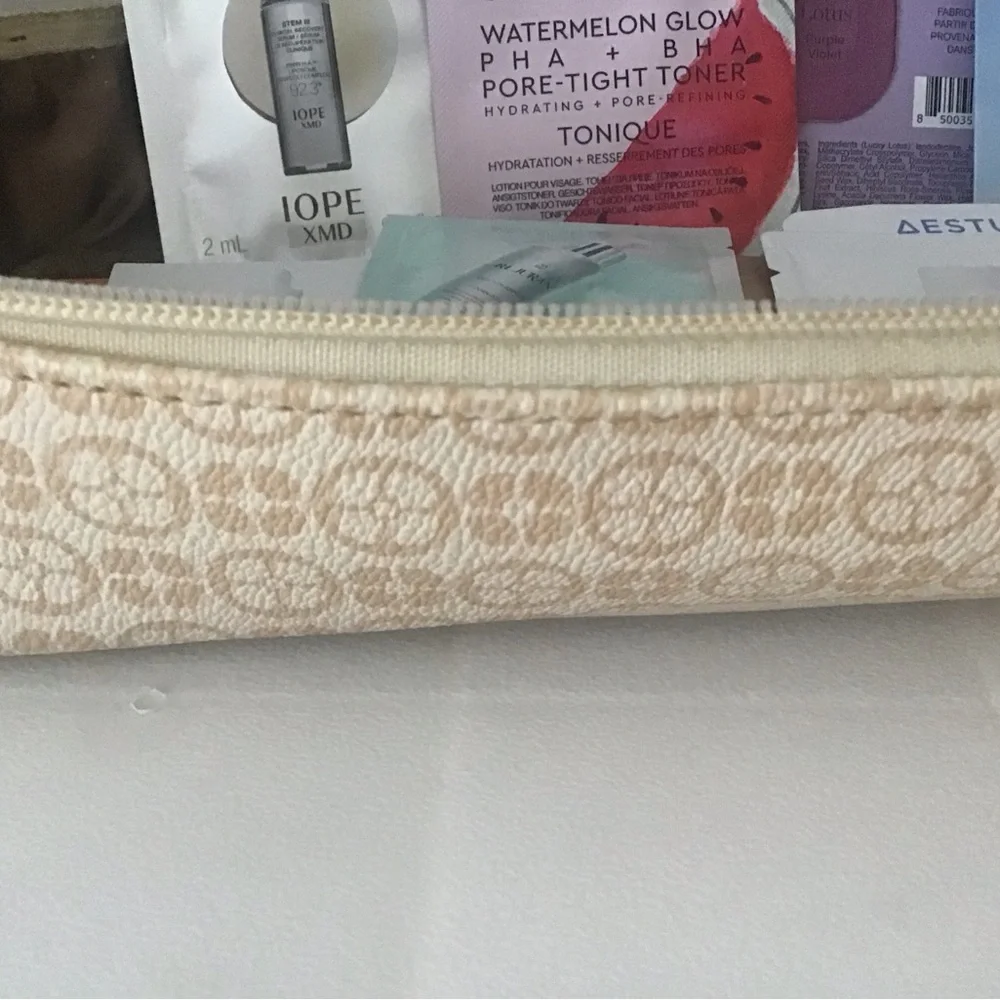 IMAN cosmetic, beauty travel case with free 10 piece